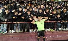 Un gesto al cielo dio comienzo al milagro de Pol Arnau en la Copa del Rey: “Estaba hablando con mi padre”
