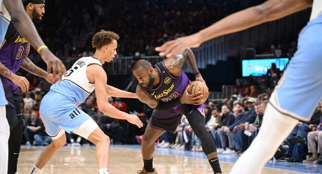 Ni dos actuaciones colosales de LeBron James y Anthony Davis salvan a unos Lakers totalmente deprimidos y en caída libre
