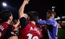 Segunda, más 'hipertensión' que nunca: el Mirandés pasa de anular amistosos por no tener jugadores a arrasar y el Racing sale goleado