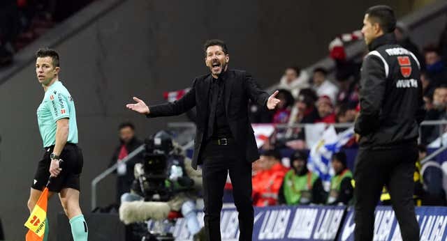 Un Simeone cauto no piensa en la liga: «Cada vez que miramos para arriba hay dos monstruos»