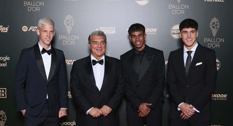Dani Olmo, Joan Laporta, Lamine Yamal y Pau Cubarsí, en la gala del Balón de Oro.