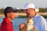 Tiger Woods da el relevo a Scottie Scheffler, que iguala la mejor temporada de la historia