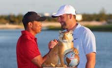 Tiger Woods da el relevo a Scottie Scheffler, que iguala la mejor temporada de la historia