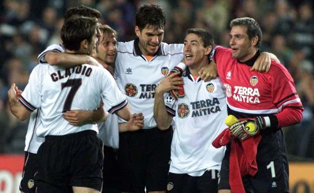 Kily, con Claudio López, Mendieta, Pellegrino y Cañizares. AP