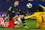 El Girona planta cara al Liverpool, el mejor equipo de Europa, pero se despide de la Champions