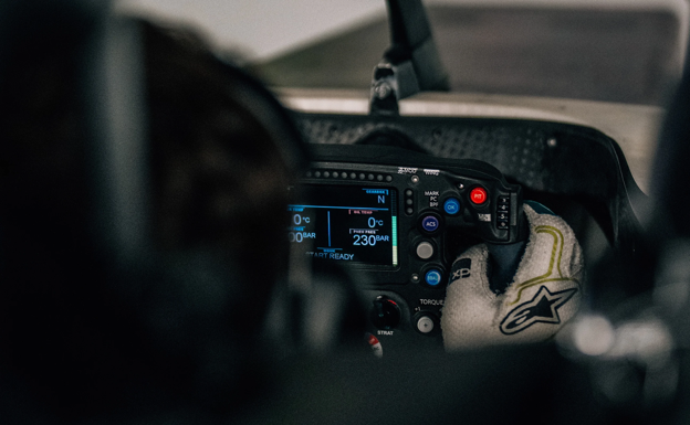 Juncadella, en el simulador de «Star Wars» de Aston Martin. ASTON MARTIN