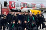 El Athletic pone rumbo a Estambul entre risas y presumiendo de avión