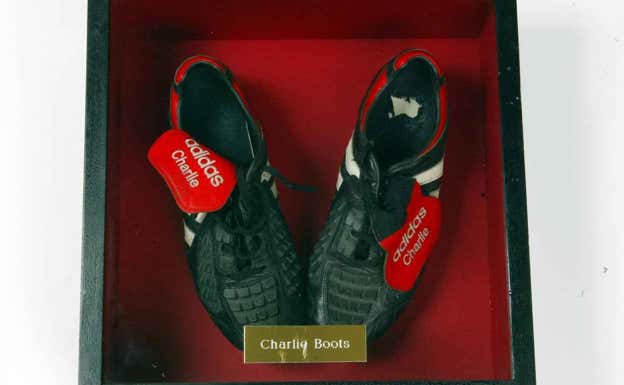 Las botas de Beckham con el nombre de 'Charlie'. @ManUtd