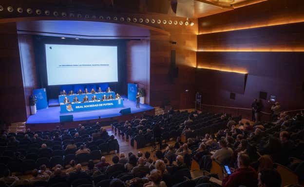 Aspecto del Auditorio Kursaal, lugar en el que ha tenido lugar la Junta General.  EFE