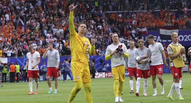 Szczesny reescribe su historia en el banquillo de Dortmund tras llevarse su última ovación con Mbappé como testigo