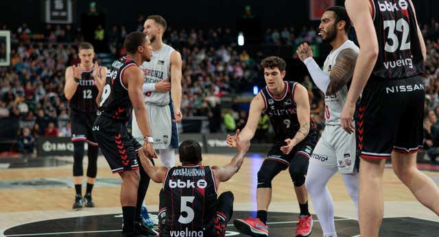 El runrún sobre el arbitraje en el baloncesto se traslada de las redes al vestuario: «A veces es un poquito decepcionante»