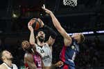 Clyburn resucita a la Virtus en Vitoria con una jugada de cuatro puntos y menos de un segundo en el marcador