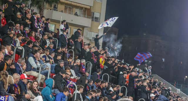 El presidente del Eldense se harta de las críticas y se enzarza con la afición en redes: “Lo que me apetece es irme ya de aquí”