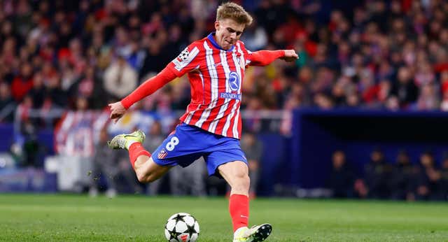 Pablo Barrios solo está cansado: se marchó a vestuarios por precaución ante el Slovan Bratislava y estará disponible ante el Getafe
