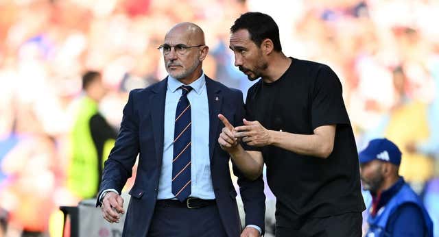 Pablo Amo hace de seleccionador por la baja de De la Fuente… pero siempre ha sido un pilar en la Selección: «Sin él hubiese costado mucho más ganar la Euro»