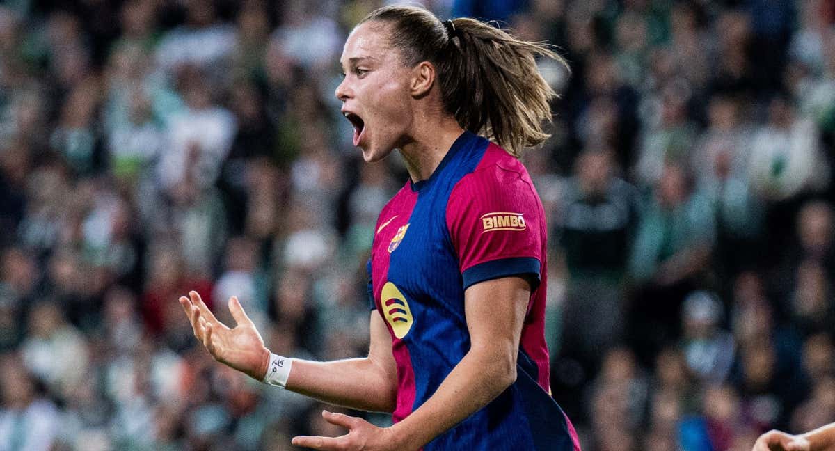 Ewa Pajor celebrando su gol.