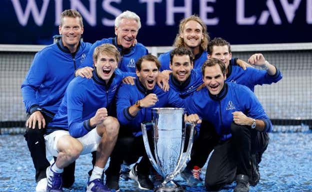 Fognini, entre Nadal y Federer, en la Laver Cup 2019.  EFE