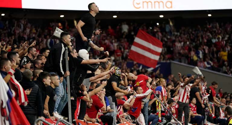 El Frente Atlético en la grada de animación del Metropolitano.