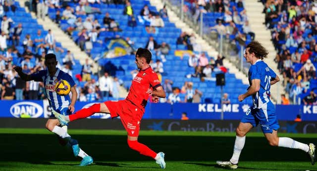 Al Espanyol no le alcanza con desdibujar a un Osasuna que no tiró a puerta