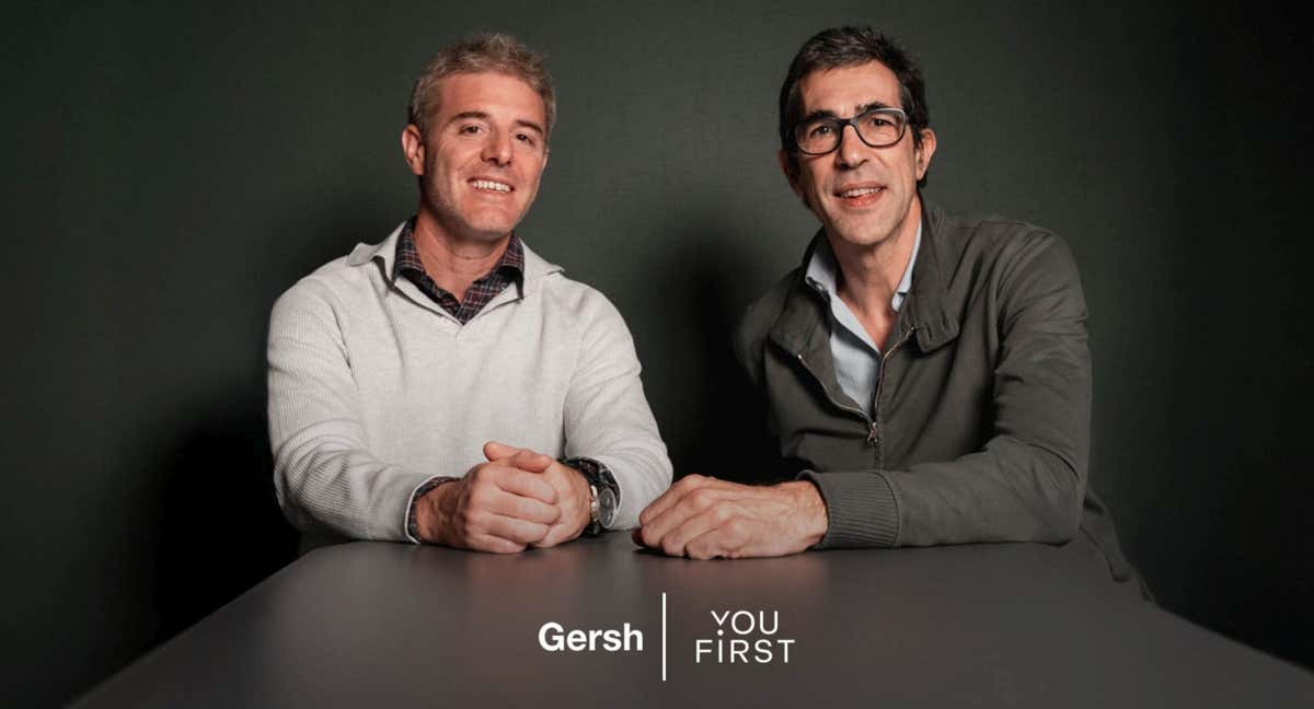 Juan Aísa. CEO de You First (derecha), posa con Steve Gersh.