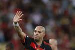 Adriano, el 'Emperador' de Brasil que se convirtió en «el mayor desperdicio del fútbol» se despide de manera oficial