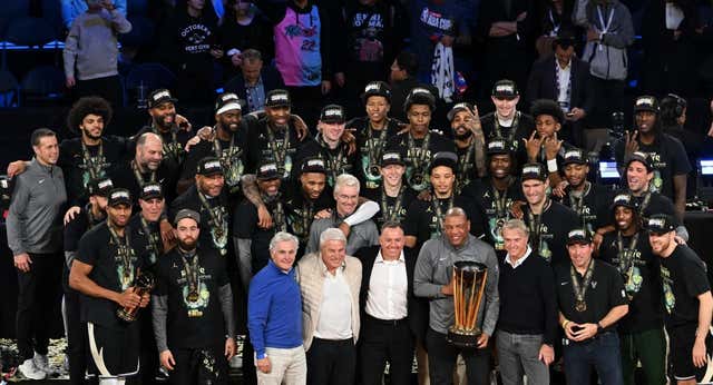 Milwaukee Bucks se proclaman campeones de la Copa NBA con una exhibición de Giannis Antetokounmpo