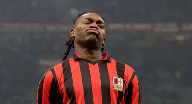 El Milan celebra su aniversario con un empate en casa y la afición dice basta: “Estamos hartos de tu mediocridad”