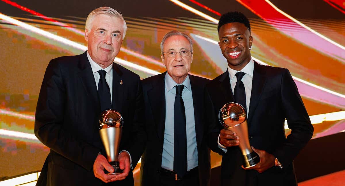 Ancelotti, Florentino Pérez y Vinicius, en la gala The Best.
