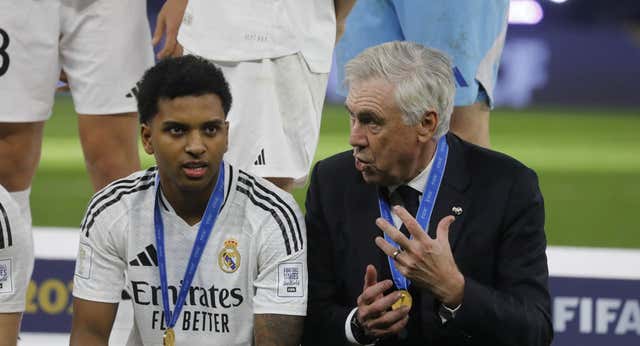 Carlo Ancelotti no gana (sólo) un título: sale victorioso de las presiones e impone su criterio por encima de todo