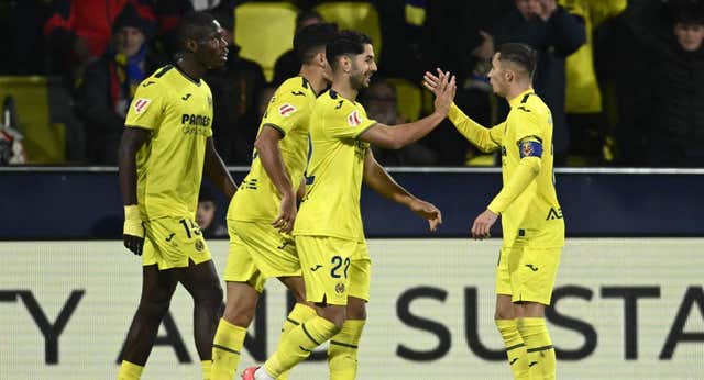 La calidad de Ayoze levanta a un Villarreal con diez que celebra la vuelta de Foyth