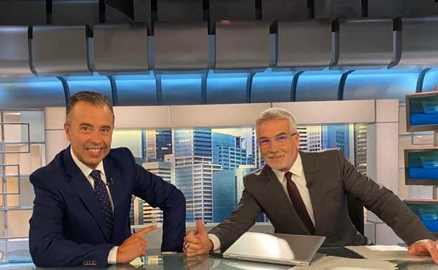 Luque, al final de un informativo con David Cantero.