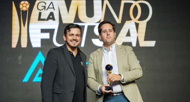 Relevo recibe el premio a la difusión internacional en ‘los Óscar del futsal’ en Brasil