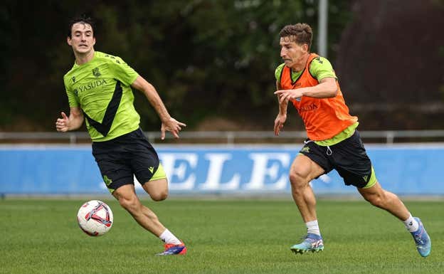 Aihen Muñoz, en un entrenamiento en Zubieta junto a Magunazelaia.  RS