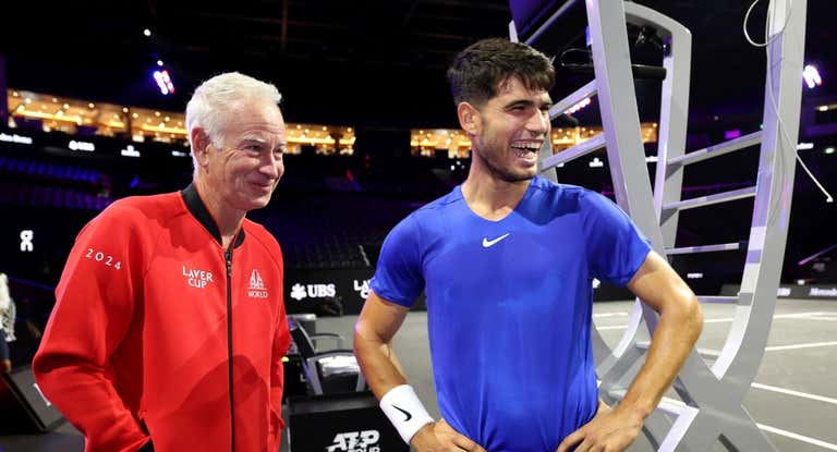 John McEnroe y Carlos Alcaraz, juntos durante la última edición de la Laver Cup en Berlín.