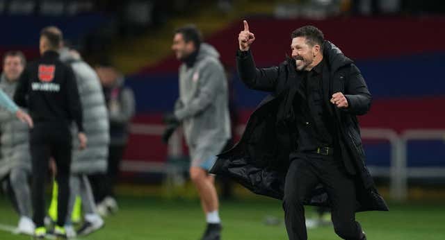El Simeone más juguetón gana en Barcelona por primera vez y se divierte con la prensa