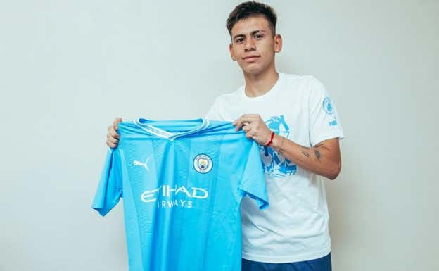 Claudio Echeverri fichó por el Manchester City en enero de 2024. @ManCity
