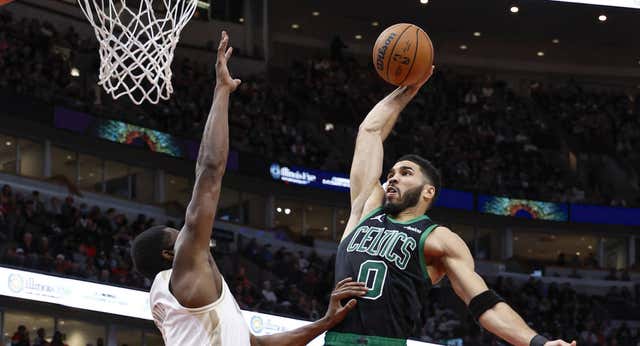 LeBron James guía a unos Lakers en estado de gracia, Jayson Tatum da un recital y Dallas aprende a ganar sin Doncic