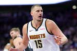 Jokic se pone el traje de Papa Noel, firma el enésimo triple doble del año y regala a Denver una victoria en la prórroga