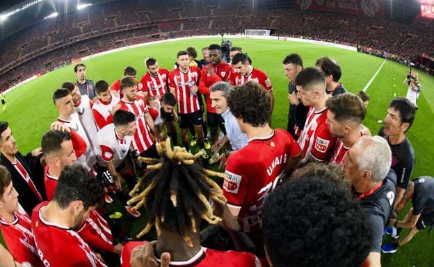La charla previa a los lanzamientos de penalti. Athletic Club
