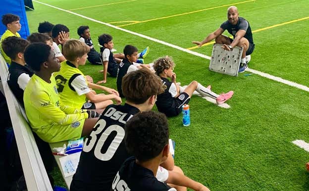 Mohandi Abdelay ha implantado el juego español en el fútbol formativo de Canadá: «Es el momento para que el entrenador español salga»