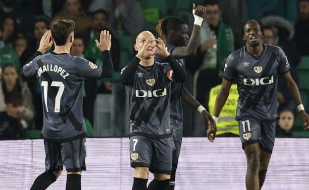 Isi, autor del único tanto del Rayo Vallecano en el Villamarín. EFE