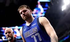 Doncic deja frío el día de Navidad al irse lesionado a los vestuarios