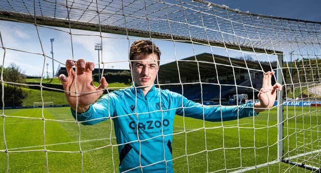 La Real Sociedad sorprende con una renovación larguísima a Jon Pacheco para arroparle en su peor momento