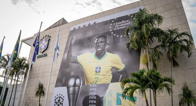 Una fachada que explica cómo Vinicius ha entrado en otra dimensión en Brasil: “Se juntó a un grupo selecto”