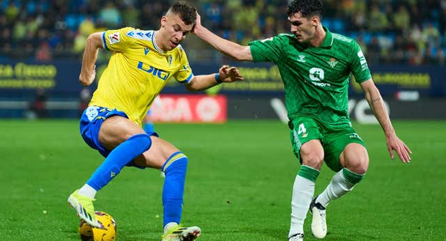Iván Alejo deja el Cádiz y firma por el Apoel Nicosia hasta 2028