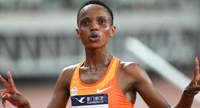 Histórico: Beatrice Chebet se convierte en la primera mujer que corre los 5 kilómetros en menos de 14 minutos