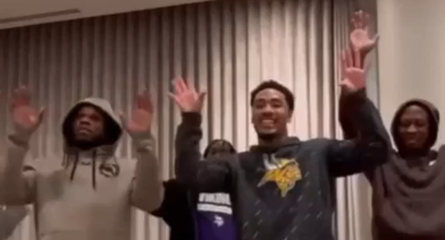 Los Vikings de la NFL despiden el año con High School Musical