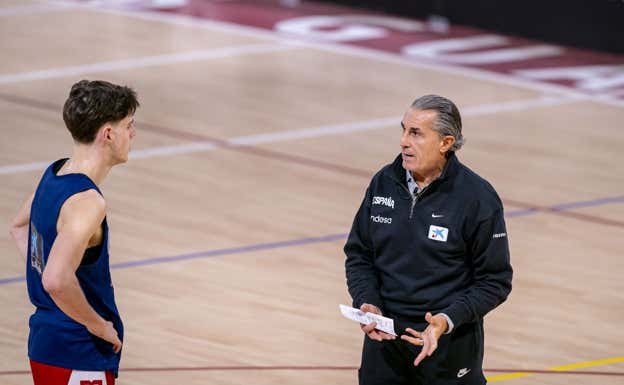Mario Saint-Supery junto a Sergio Scariolo. FEB