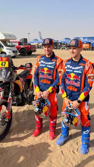 Kevin y Luciano, el día antes de arrancar el Dakar. RELEVO