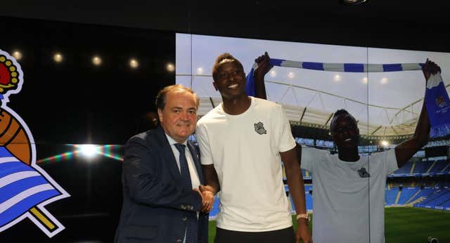 El fichaje más caro en la historia de la Real Sociedad se marcha por la puerta de atrás: «Pensaba que se iba a salir»